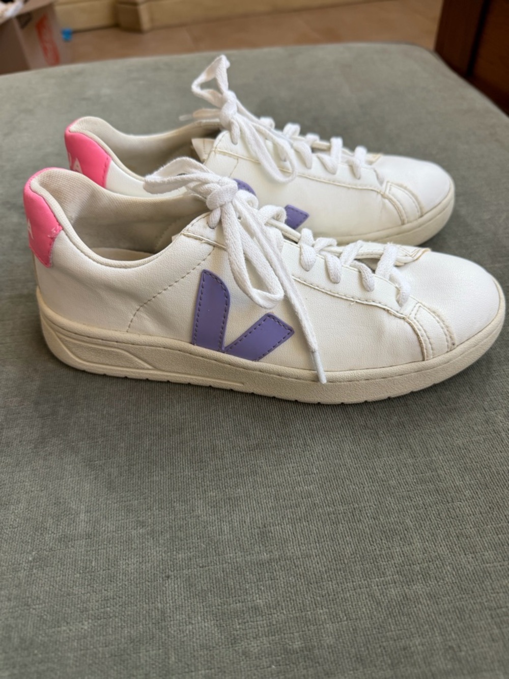 Size 6 Veja Campo White/Pink/Purple Shoes EUC